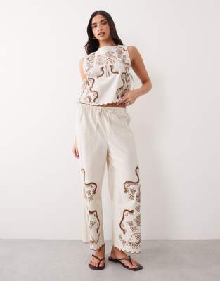 Angie Palm - Cropped-Strandhose in Steinbeige mit tropischer Stickerei-Neutral Neutral 32