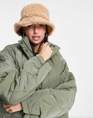 ASOS DESIGN - Anglerhut aus Teddyfell in Hellbraun mit Aufschlag