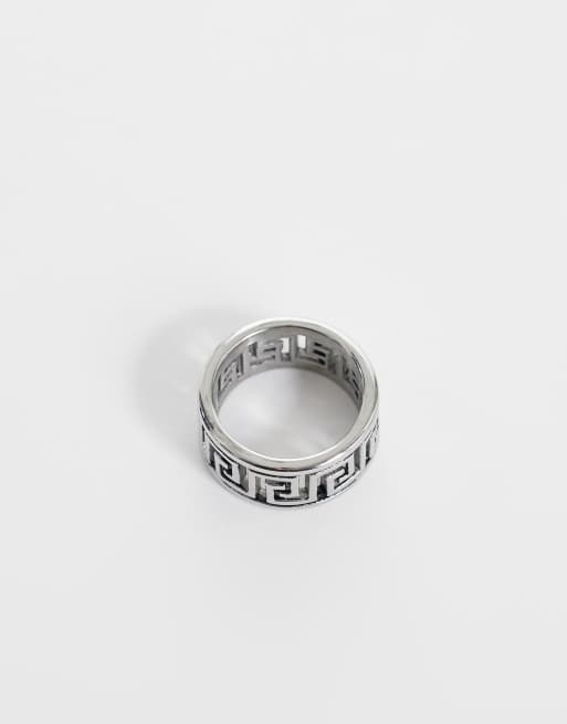 ASOS DESIGN - Anillo plateado con diseño calado de grecas de acero inoxidable resistente al agua, 3 de 3