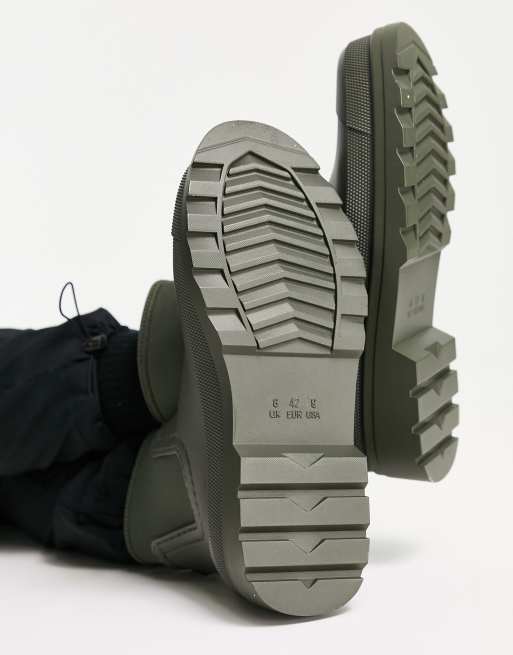 Ankle length rubber outlet boots