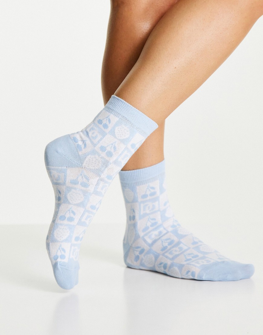 ASOS DESIGN ankle socks in tonal checkerboard in blue-Blues