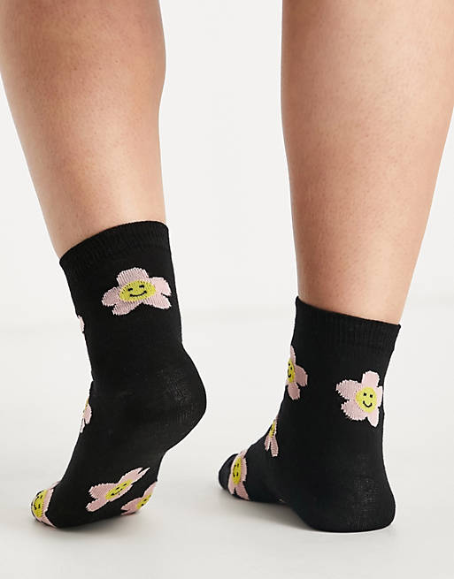 Black Camomile Flowers Ankle High Socks Socks