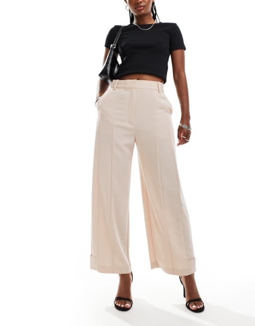 ASOS DESIGN – Anschmiegsame, elegante Hose in Champagner mit Laschendetail und maskulinem Design