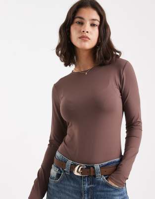 ASOS DESIGN - Anschmiegsamer, langärmliger Polyamid-Body in Taupe-Grau