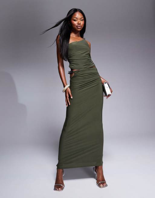 ASOS DESIGN – Anschmiegsamer Maxirock in Khaki mit geradem Schnitt, Zierausschnitt und silbernem Kettendetail, Kombiteil