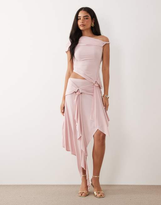 ASOS DESIGN – Anschmiegsames, asymmetrisches Set in Rosa mit Metalldetail, 2 von 3