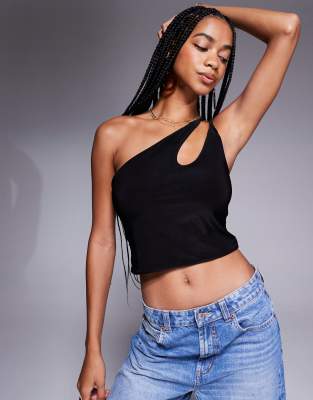 ASOS DESIGN - Anschmiegsames Cropped-Top in Schwarz mit verdrehtem One-Shoulder-Träger