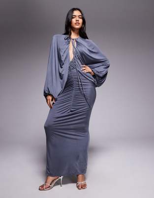 ASOS DESIGN - Anschmiegsames, gerafftes Maxikleid in Anthrazitgrau mit Flügelärmeln