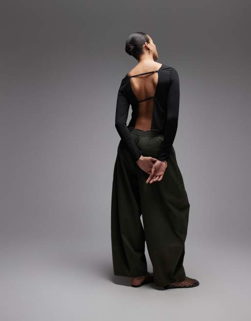 ASOS DESIGN – Anschmiegsames, langärmliges Oberteil in Schwarz mit Rückenausschnitt, 2 von 4