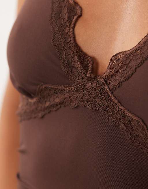 ASOS DESIGN – Anschmiegsames Neckholder-Oberteil in Schokobraun mit Spitzenbesatz, 4 von 4