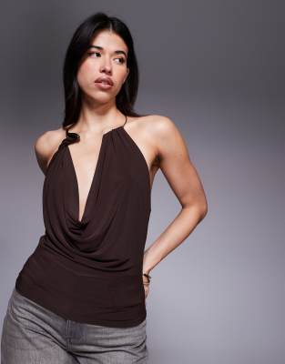 ASOS DESIGN - Anschmiegsames Neckholder-Top in Braun mit Besatz am Ausschnitt-Brown