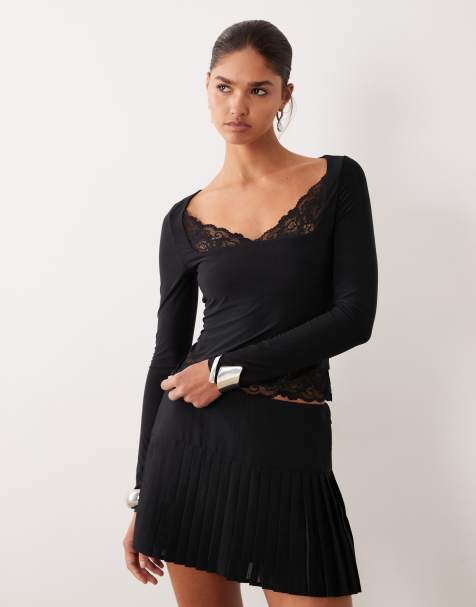 ASOS DESIGN – Anschmiegsames Oberteil in Schwarz mit Spitzenbesatz - view 1