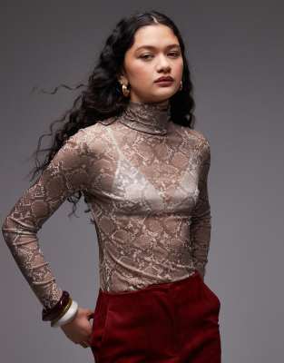 ASOS DESIGN - Anschmiegsames Rollkragen-Oberteil aus hauchdünnem Netzstoff in Mokka mit Schlangenmuster-Brown