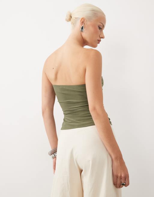 ASOS DESIGN – Anschmiegsames, trägerloses Cropped-Oberteil in Khaki mit drapierten Fransen, 4 von 4