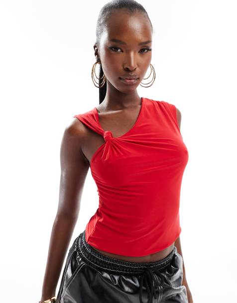 ASOS DESIGN – Anschmiegsames Trägertop in Rot mit Knotendetail an der Schulter - view 1
