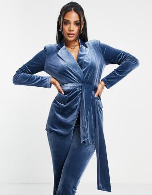 ASOS DESIGN - Anzugblazer aus Samt mit Kimono-Gürtel in Blau