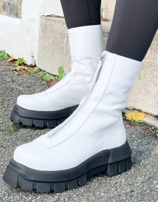 ASOS DESIGN – Apricot – Czarne skórzane botki na grubej podeszwie z zamkiem z przodu