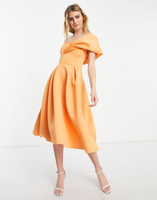 ASOS DESIGN – Aprikosfärgad midiklänning med ett axelband och veck framtill, 4 av 4