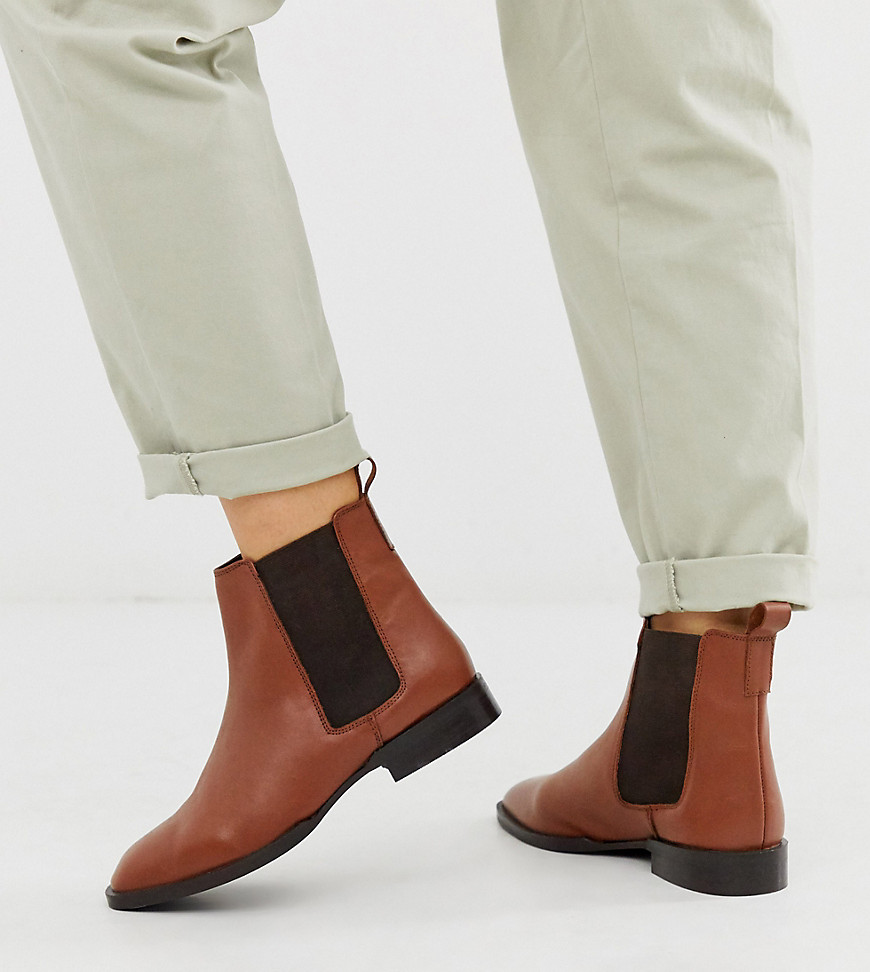 ASOS DESIGN - April Leren chelsea boots in bruin met brede pasvorm