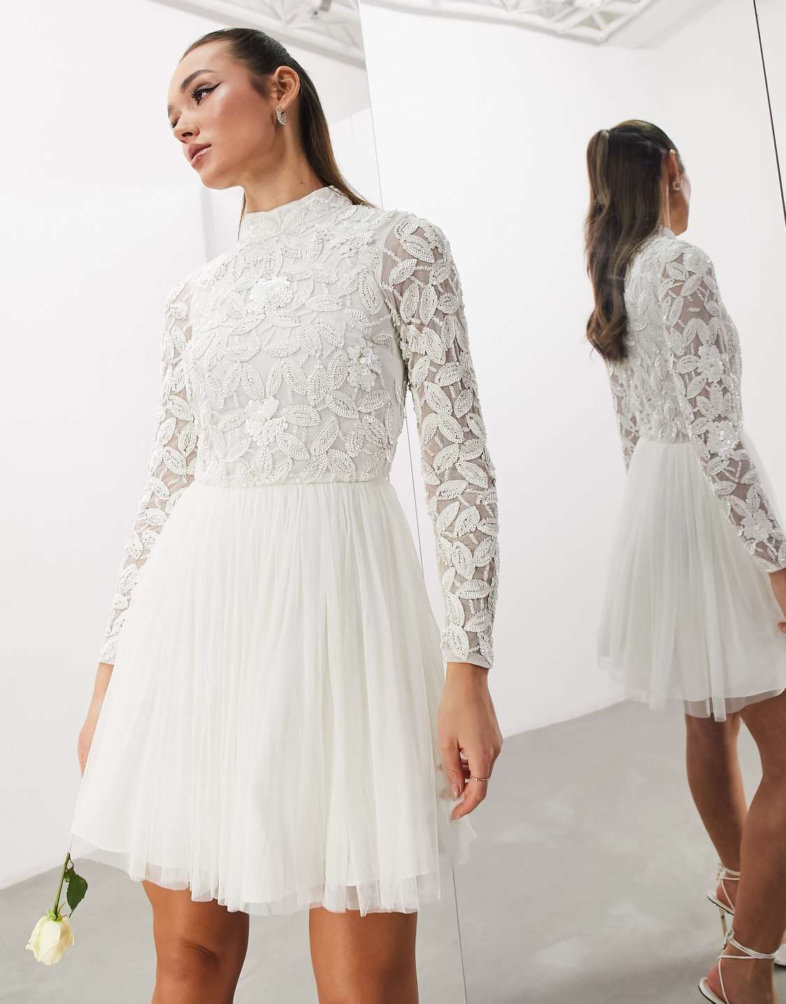 ASOS DESIGN - Arabella - Robe de mariée courte avec corsage ornementé et jupe en tulle - Blanc