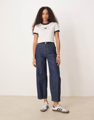 ASOS DESIGN - Arch Leg Denim-Hose in Indigo-Blau