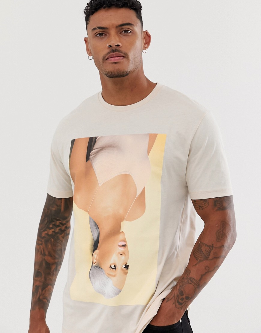 ASOS DESIGN – Ariana Grande – T-shirt i avslappnad modell med tryck fram och bak-Beige