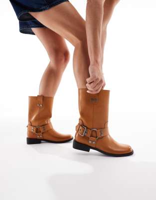 [ASOS DESIGN] ASOS DESIGN Arley burnished flat biker boots in camel-Neutral 35 TAN