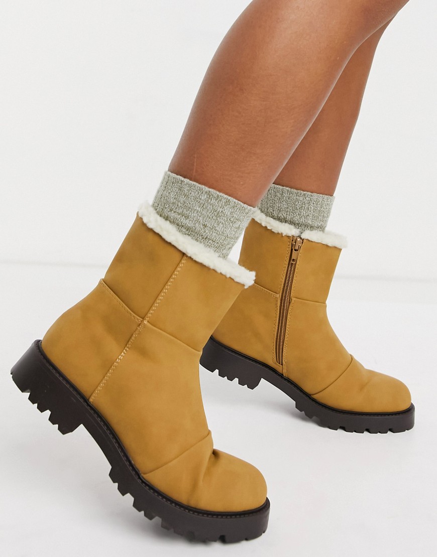 ASOS DESIGN Arlo pull on boots with borg lining in sand-Neutral