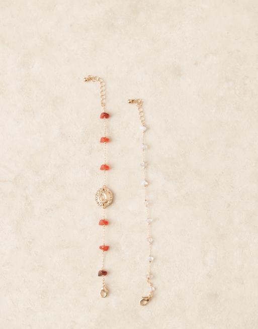ASOS DESIGN - Armband met schelphanger en imitatie halfedelstenen in goudkleur, 2 van 3