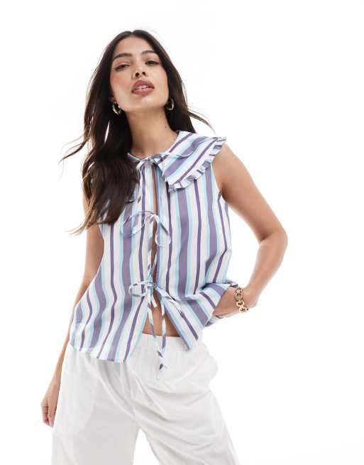 ASOS DESIGN – Ärmellose Popeline-Bluse in Blau gestreift mit Rüschenkragen