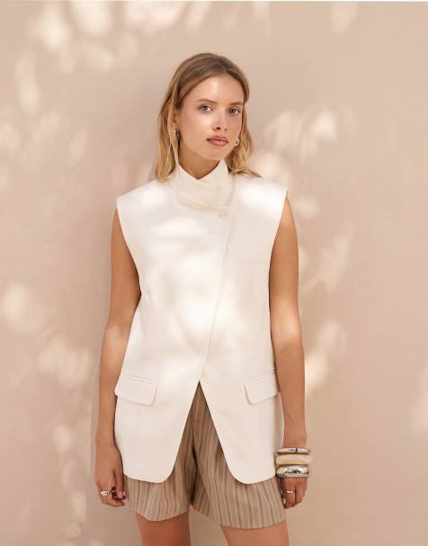 ASOS DESIGN ärmelloser Blazer mit Wickeloptik in Elfenbein - view 1
