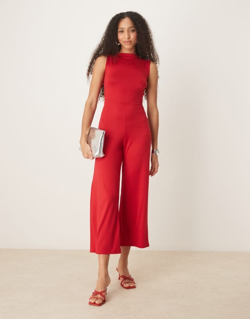 ASOS DESIGN – Ärmelloser Jumpsuit in Rot mit U-Boot-Ausschnitt und Rückenausschnitt, 2 von 4