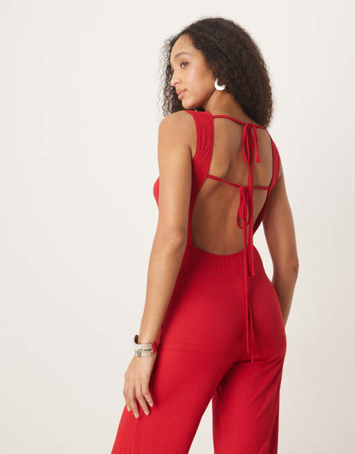 ASOS DESIGN – Ärmelloser Jumpsuit in Rot mit U-Boot-Ausschnitt und Rückenausschnitt, 3 von 4