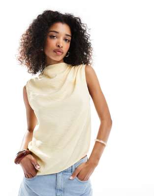 ASOS DESIGN - Ärmelloses, drapiertes Oberteil in Gelb mit asymmetrischem Schnitt