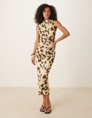 ASOS DESIGN - Ärmelloses, gerafftes Midikleid aus Netzstoff mit Punkten in neutraler Farbe-Bunt