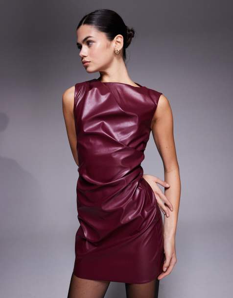 ASOS DESIGN – Ärmelloses, gerafftes Minikleid aus Kunstleder in Weinrot - view 1