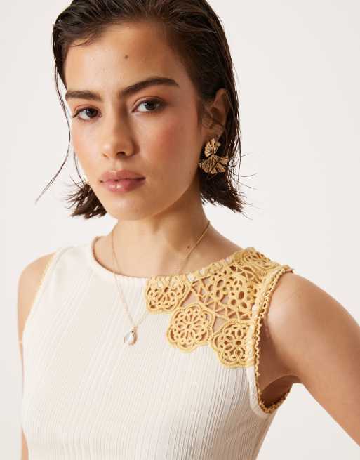 ASOS DESIGN – Ärmelloses, geripptes Minikleid in Creme mit gehäkeltem Detail am Ausschnitt, 2 von 4