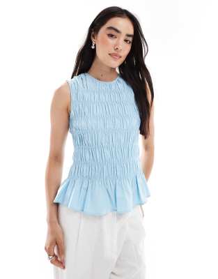 ASOS DESIGN - Ärmelloses, gesmoktes Oberteil in Blau