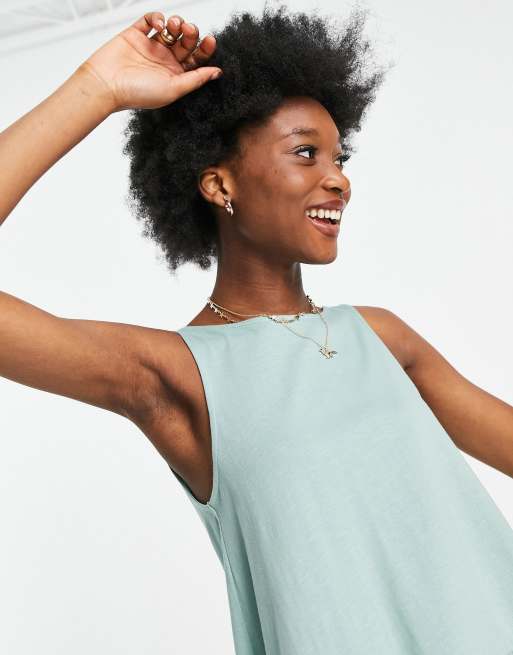 ASOS DESIGN – Ärmelloses Hängerkleid mit V-Ausschnitt hinten in Salbeigrün, 3 von 4