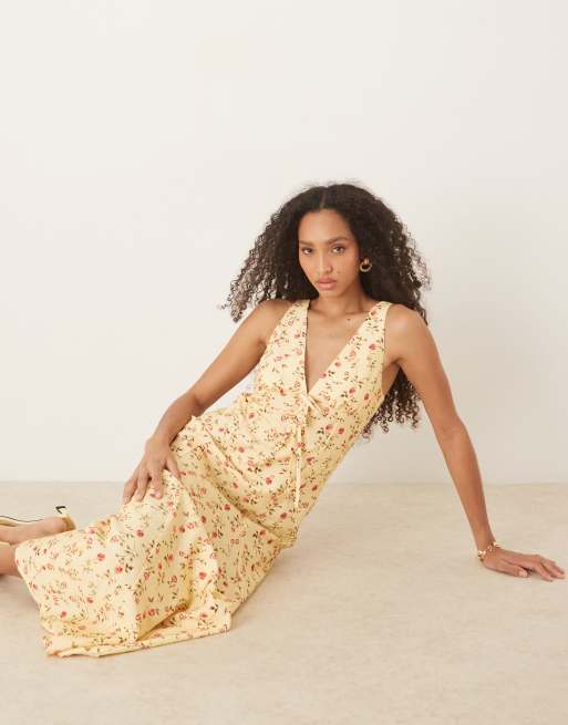 ASOS DESIGN – Ärmelloses Maxikleid in Gold mit geknöpfter Vorderseite und Blümchenmuster, 2 von 4