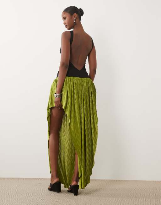 ASOS DESIGN ärmelloses Maxikleid mit plissiertem Rock in Schwarz und Moosgrün aus Scuba-Material, 4 von 4