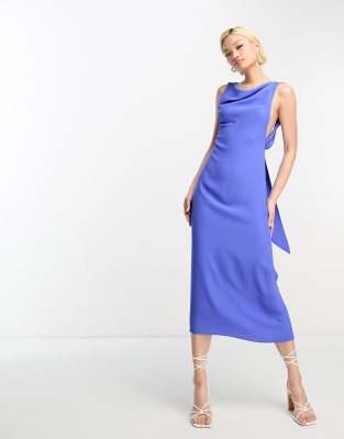 ASOS DESIGN - Ärmelloses Midaxikleid aus Viskose in Kobaltblau mit Wasserfallausschnitt und Bindeband am Rücken