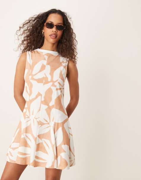 ASOS DESIGN – Ärmelloses Midi-Sommerkleid aus Baumwolle in Weiß mit großem Blumenprint in Rosa - view 1