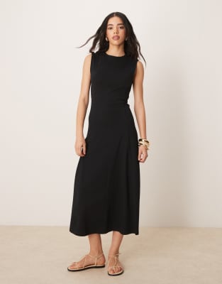 ASOS DESIGN - Ärmelloses Midi-Tenniskleid in Schwarz