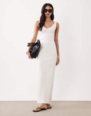 ASOS DESIGN - Ärmelloses Midikleid in Neutral mit breiter Rippenstruktur und V-Ausschnitt