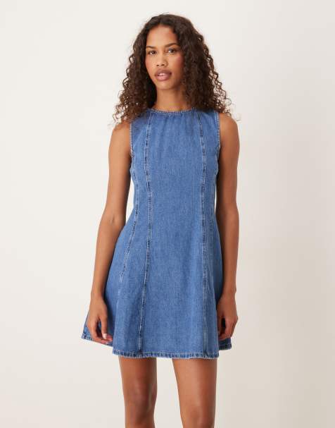 ASOS DESIGN – Ärmelloses Minikleid aus Denim in kräftigem Blau mit U-Boot-Ausschnitt - view 1