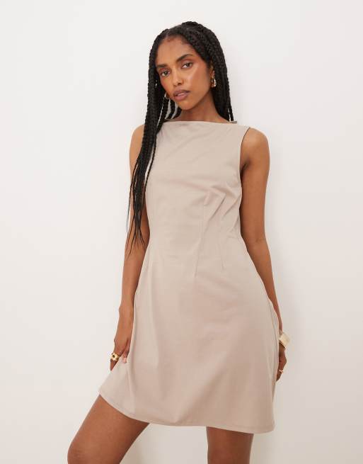 ASOS DESIGN – Ärmelloses Minikleid in Pilzbraun mit Ziernaht, 4 von 4