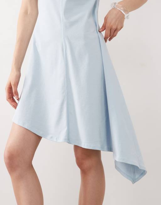 ASOS DESIGN – Ärmelloses Minikleid in Weiß mit asymmetrischem Saum, 3 von 4
