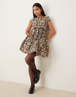 ASOS DESIGN - Ärmelloses Minikleid mit Gobelin-Muster und Korsett-Oberteil-Bunt
