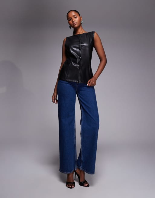 ASOS DESIGN – Ärmelloses Oberteil aus Kunstleder in Schwarz mit durchgehender Knopfleiste, 4 von 4